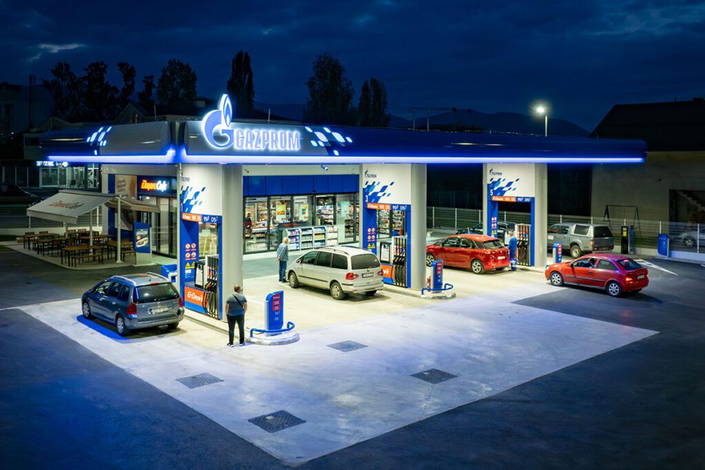 Od ponoći na “Gazprom” benzinskim pumpama račun možete plaćati samo sa kešom