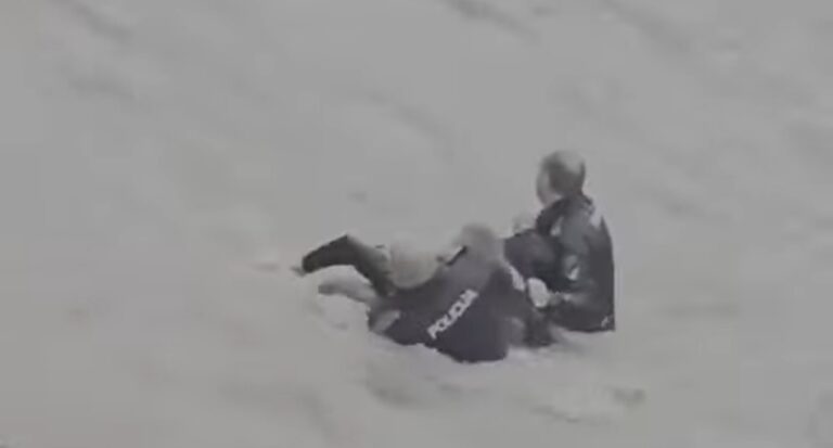 Drama u Tuzli: Policajce nosila bujica