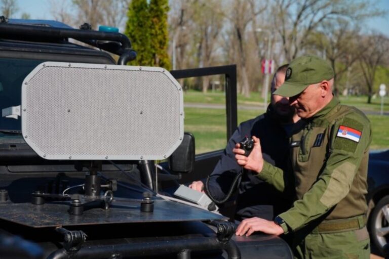 Zvučni top i političke igre