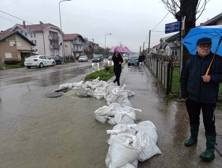 U Dervišima “podivljale” i oborinske vode (Video)