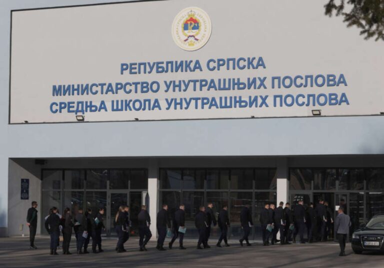 Maloljetna učenica prijavila komandire MUP-a RS za nedolično ponašanje