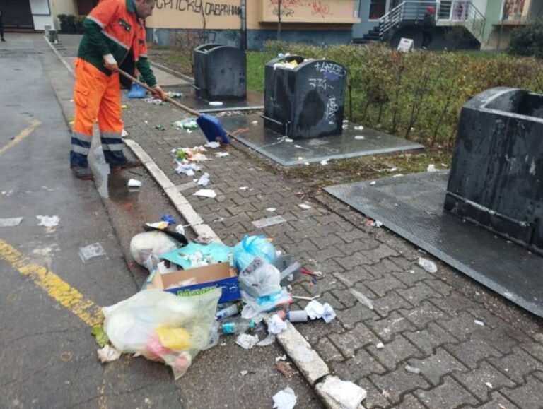 smece pored kontejnera