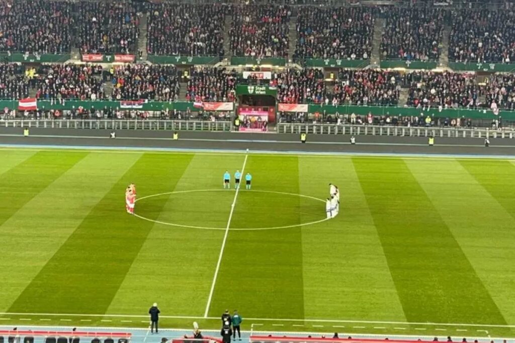 Meč Austrija- Srbija počeo minutom ćutanja srbija