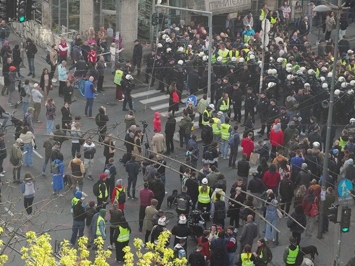 U naguravanju povrijeđen policajac