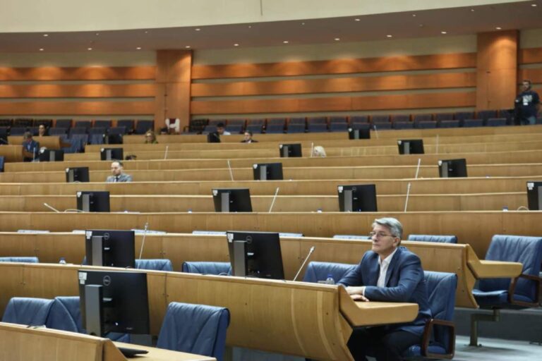 Poslanici u parlamentu BiH izglasali smjenu 3 zamjenika ministara u Savjetu ministara