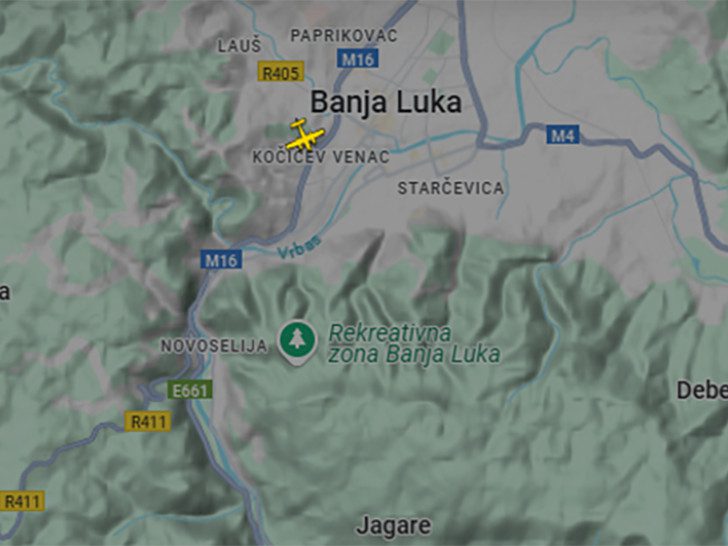 Avion EUFOR kruži nad gradom