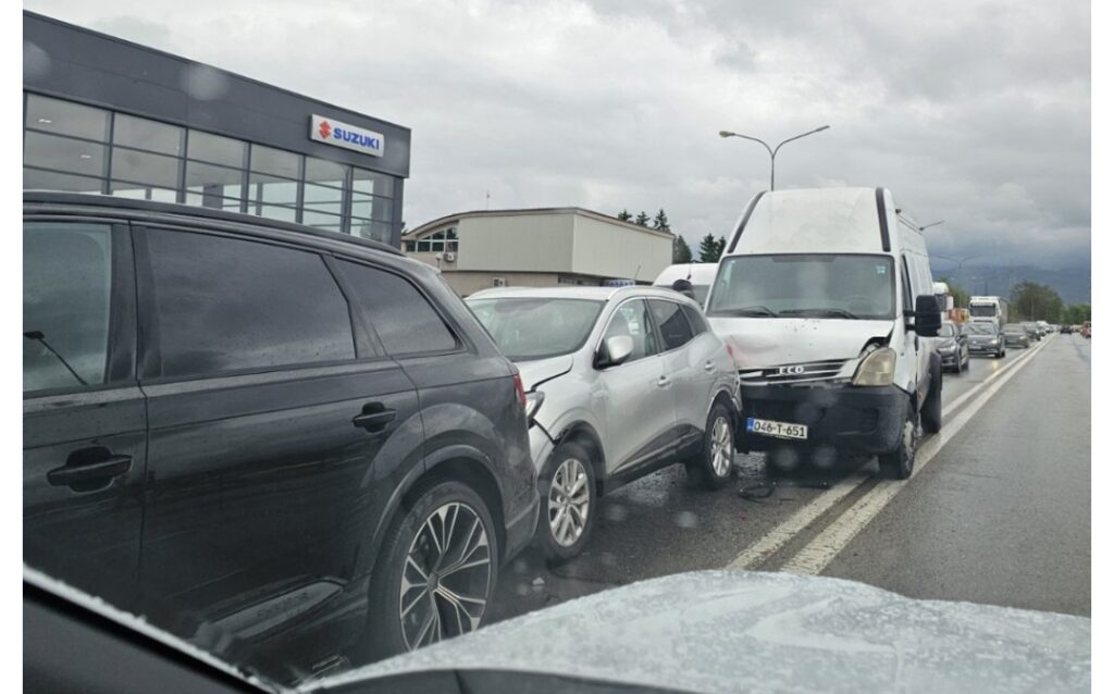 Tri vozila u sudaru na brzoj cesti