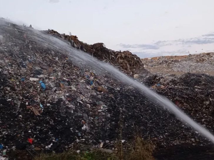 I dalje traje gašenje požara na deponiji