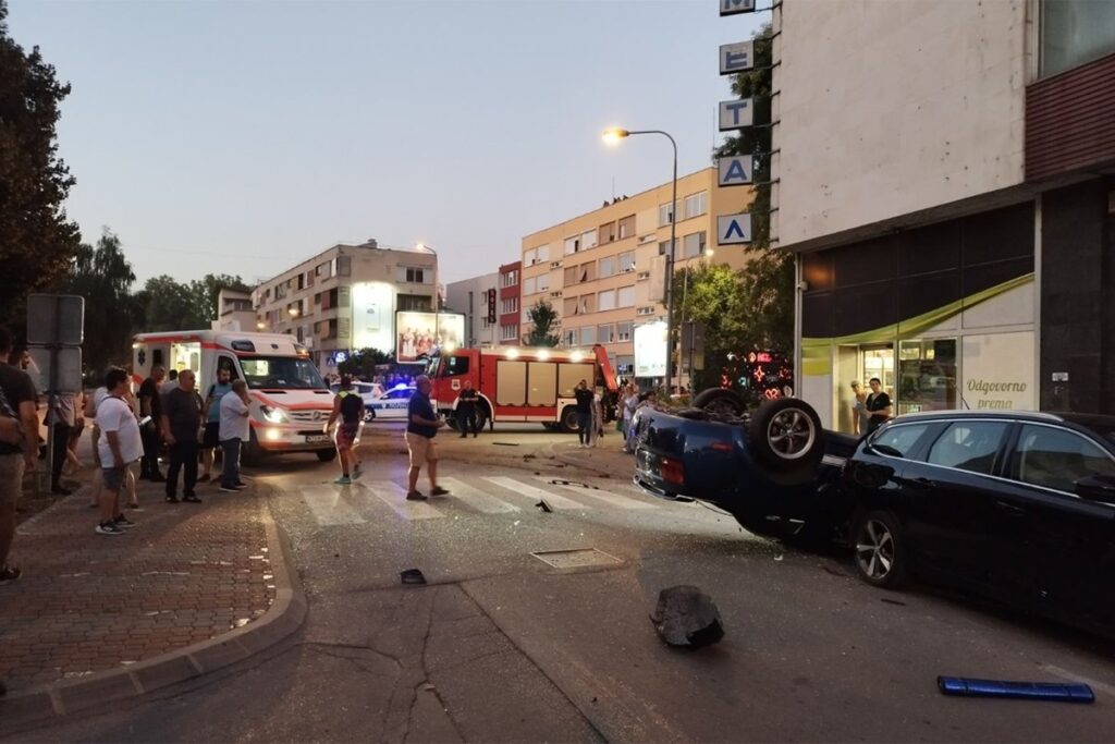 Žestoka saobraćajka kod “štipaljke”: Umalo stradala i pješakinja