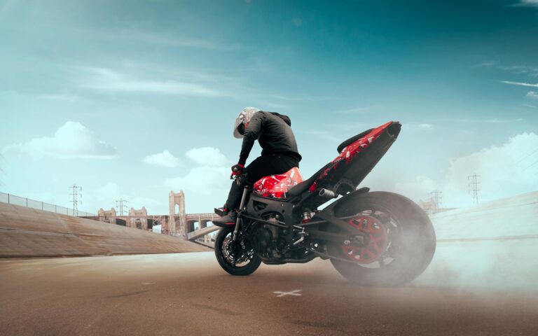 Divljao nerigistrovanim motorima bez vozačke