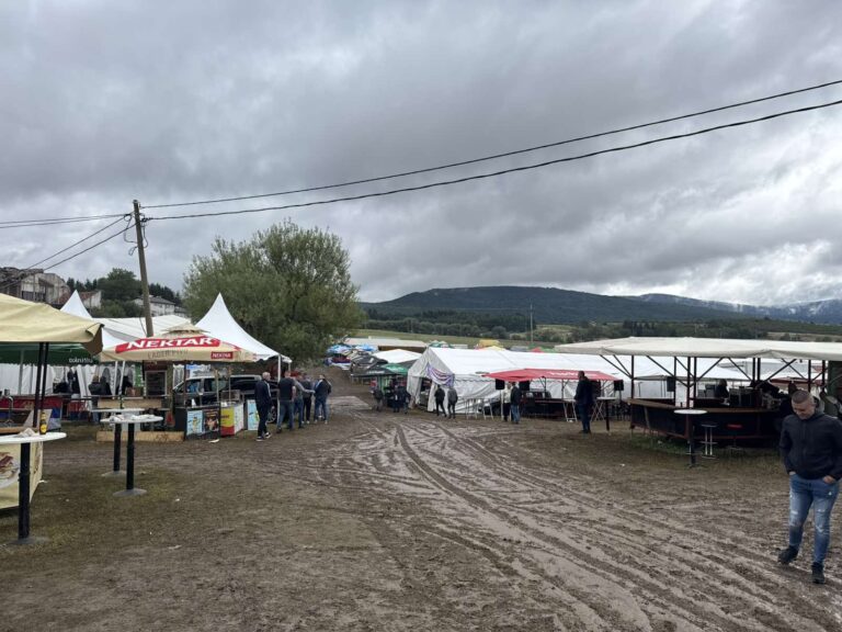 Manjača-zbor: Djevojka izbola mladića, policija proglasila fajront
