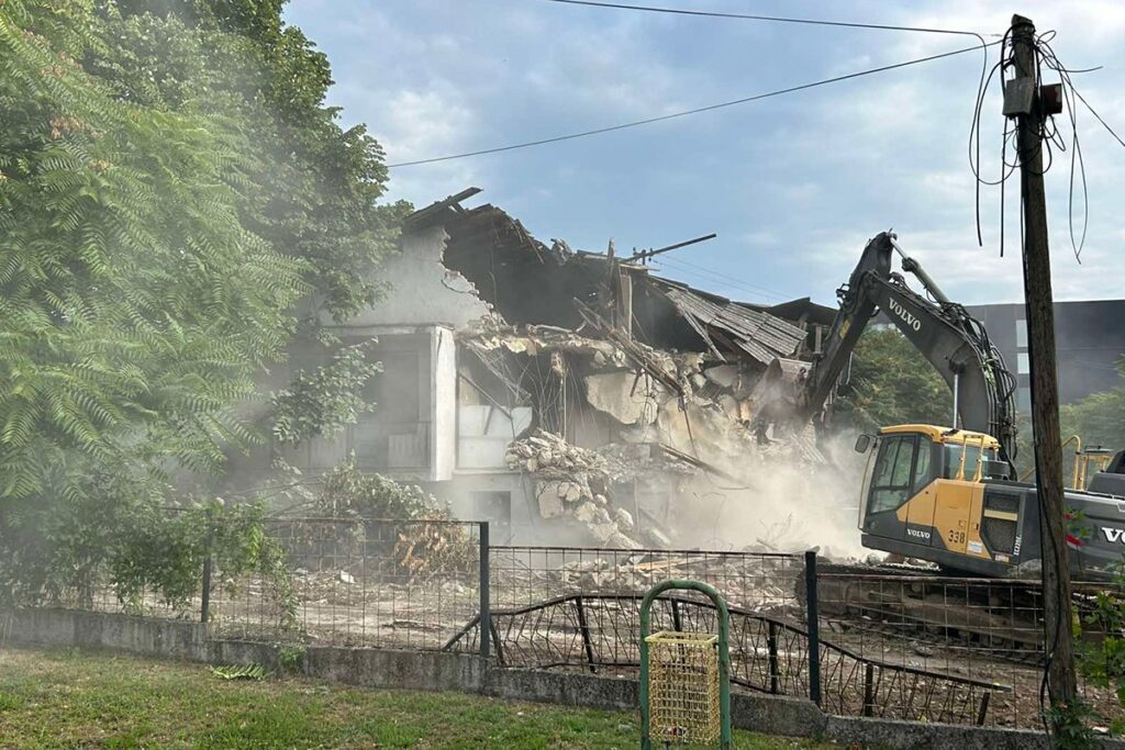 Ruše staru i grade novu Građevinsku školu