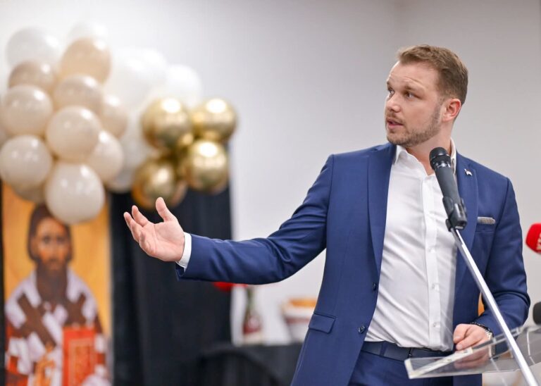 Pomažemo i pomagaćemo