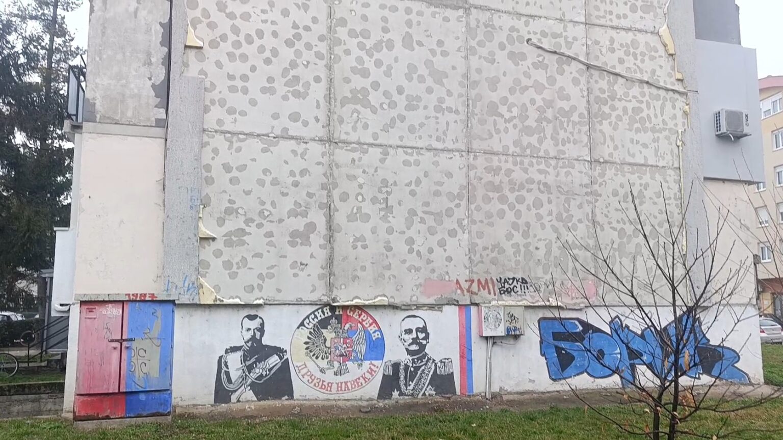 U centru gladac, okolo jadac